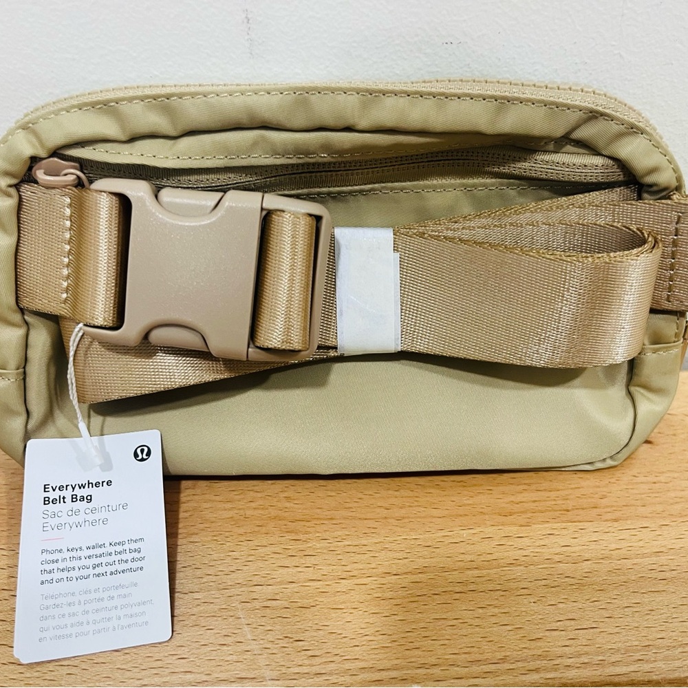 Lululemon - Picture 3 of 3
